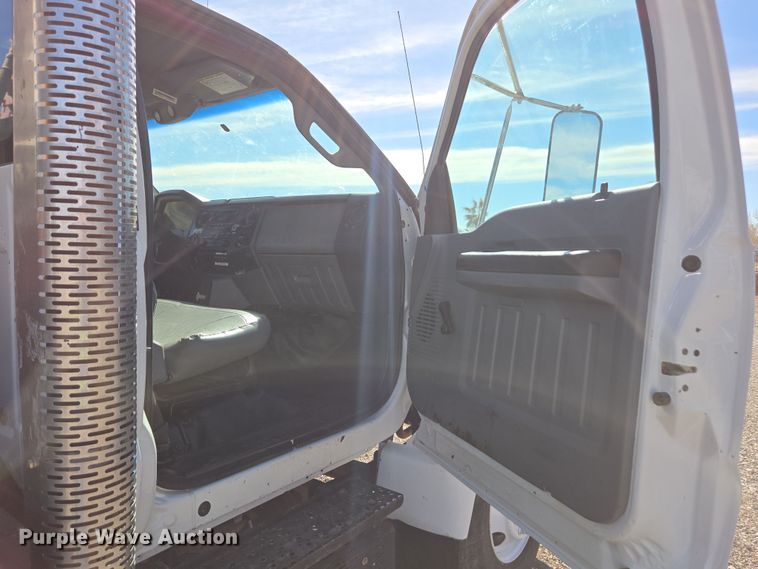 image for item DW1834 2011 Ford F750 Super Duty XL utility / service truck