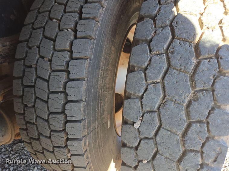 image for item DW1834 2011 Ford F750 Super Duty XL utility / service truck