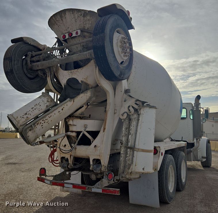 image for item DW1840 2011 Peterbilt 365 ready mix truck