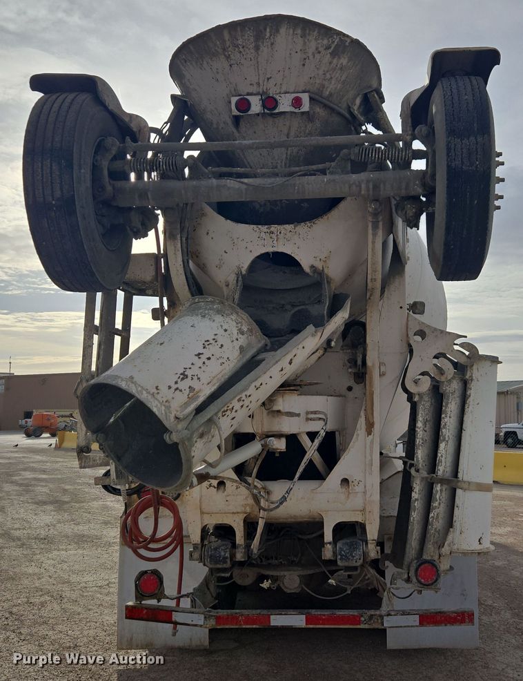 image for item DW1840 2011 Peterbilt 365 ready mix truck