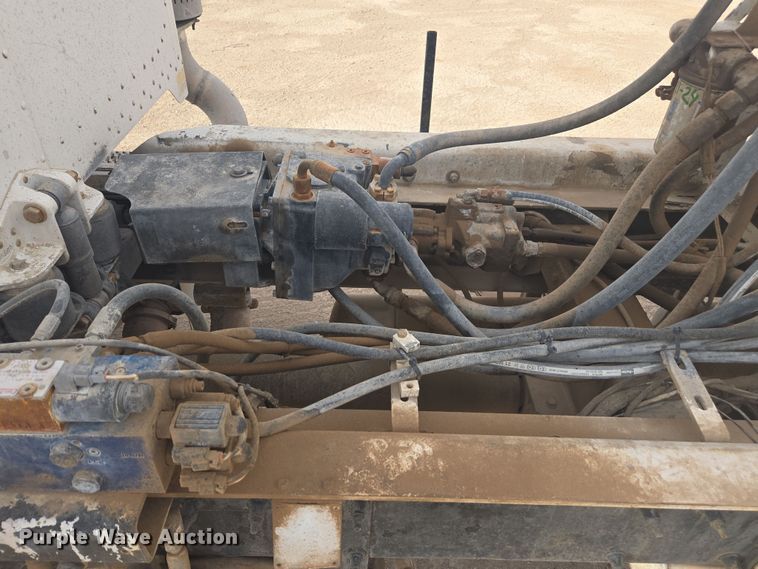 image for item DW1840 2011 Peterbilt 365 ready mix truck