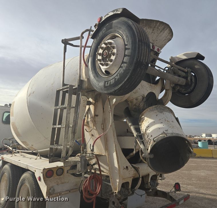 image for item DW1840 2011 Peterbilt 365 ready mix truck