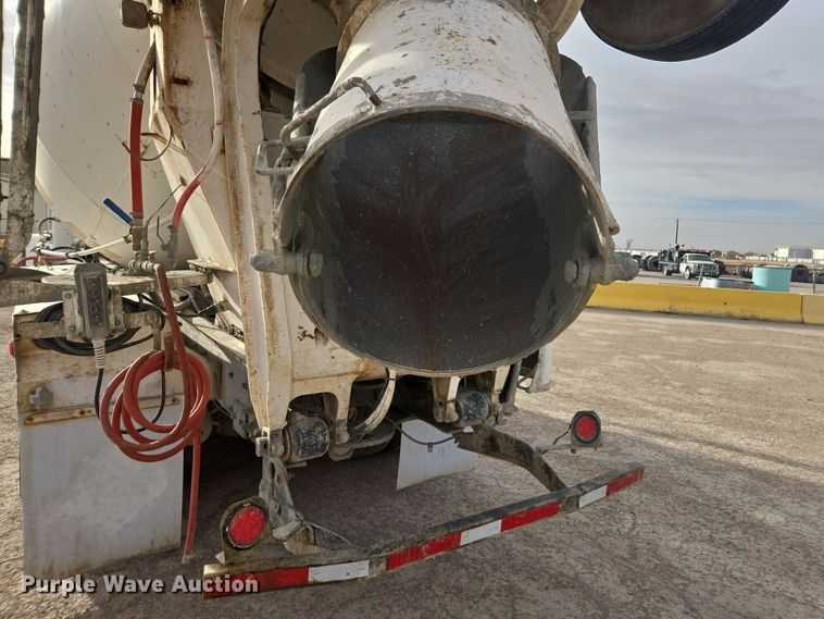 image for item DW1840 2011 Peterbilt 365 ready mix truck