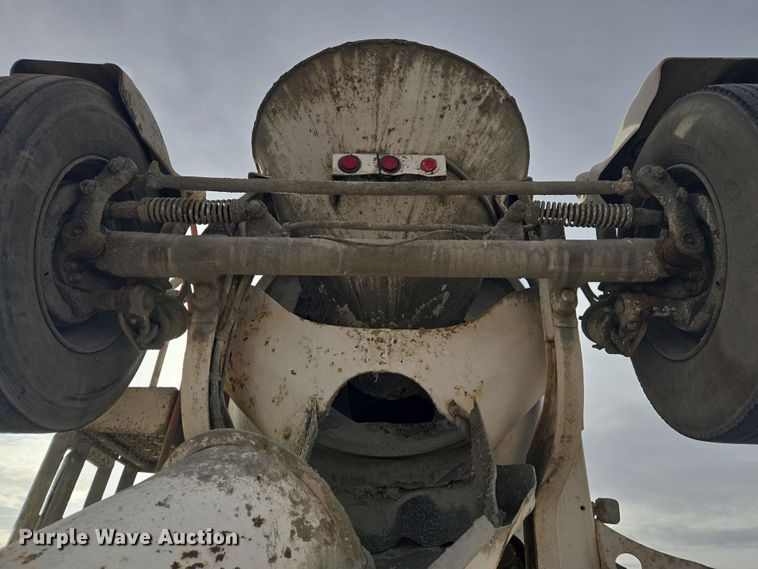 image for item DW1840 2011 Peterbilt 365 ready mix truck