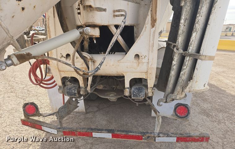 image for item DW1840 2011 Peterbilt 365 ready mix truck