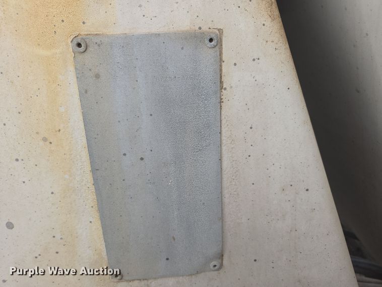 image for item DW1840 2011 Peterbilt 365 ready mix truck