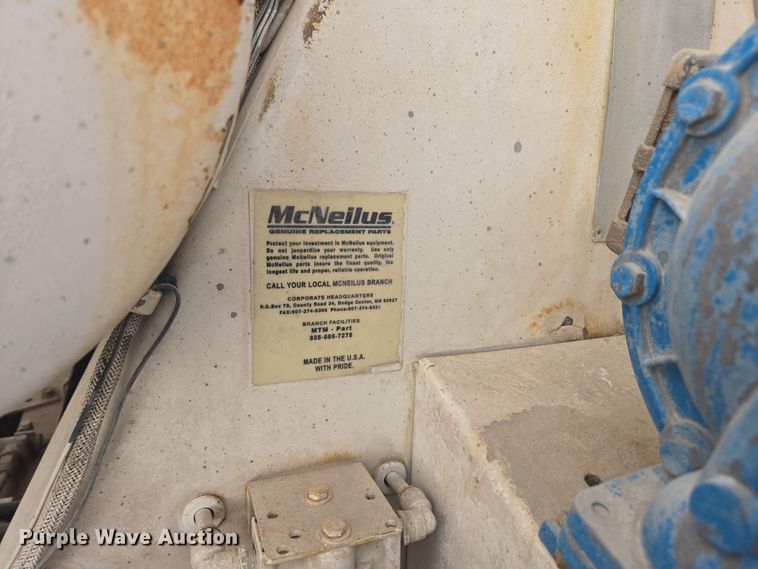 image for item DW1840 2011 Peterbilt 365 ready mix truck