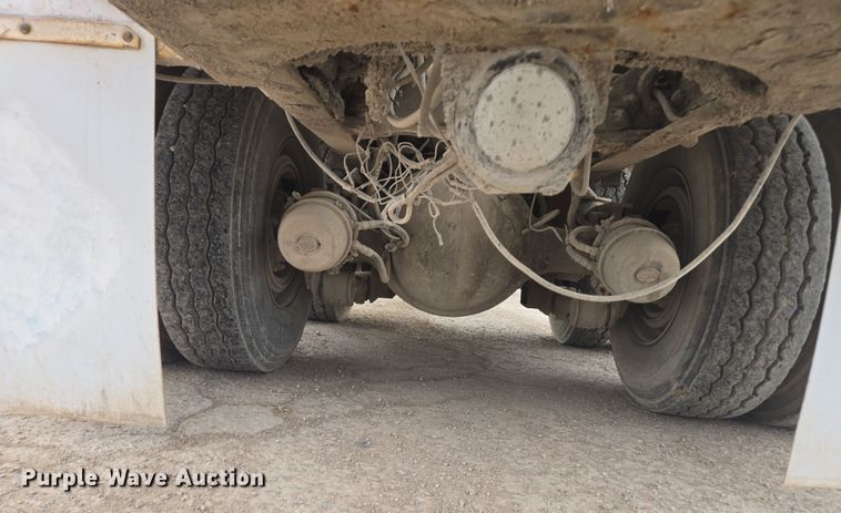 image for item DW1840 2011 Peterbilt 365 ready mix truck