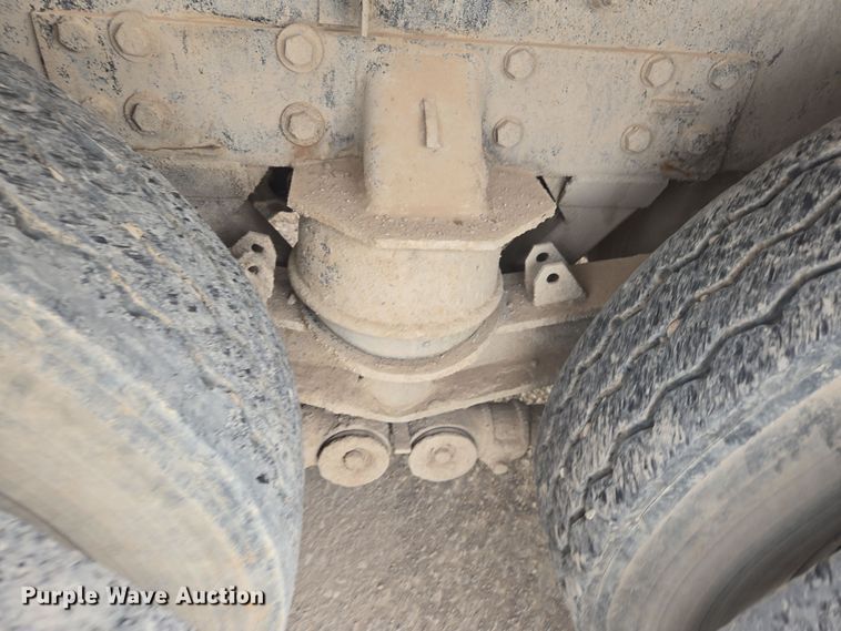 image for item DW1840 2011 Peterbilt 365 ready mix truck