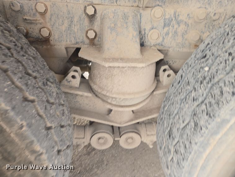 image for item DW1840 2011 Peterbilt 365 ready mix truck