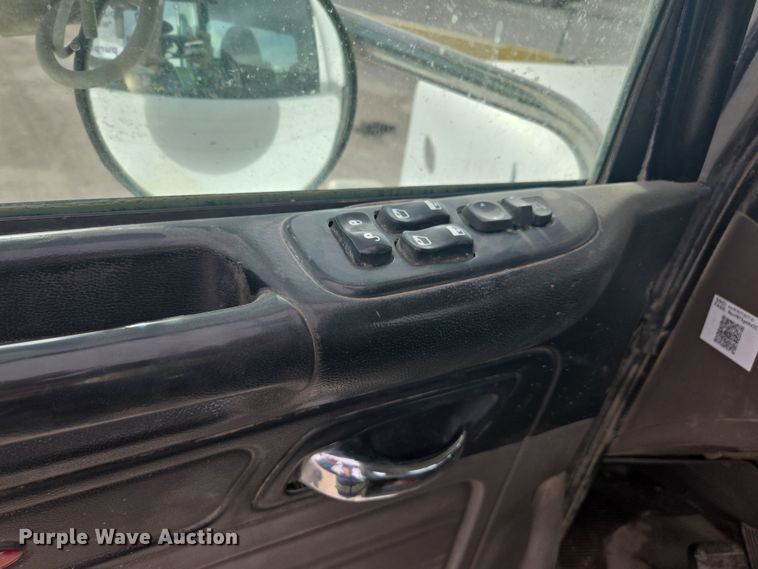 image for item DW1840 2011 Peterbilt 365 ready mix truck