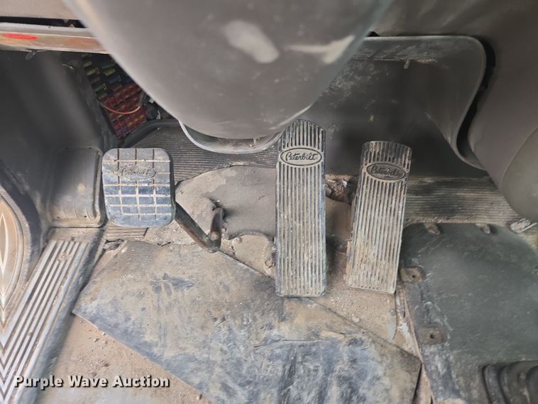 image for item DW1840 2011 Peterbilt 365 ready mix truck