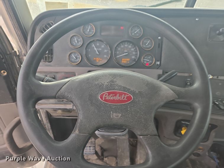 image for item DW1840 2011 Peterbilt 365 ready mix truck