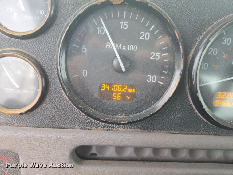 image for item DW1840 2011 Peterbilt 365 ready mix truck