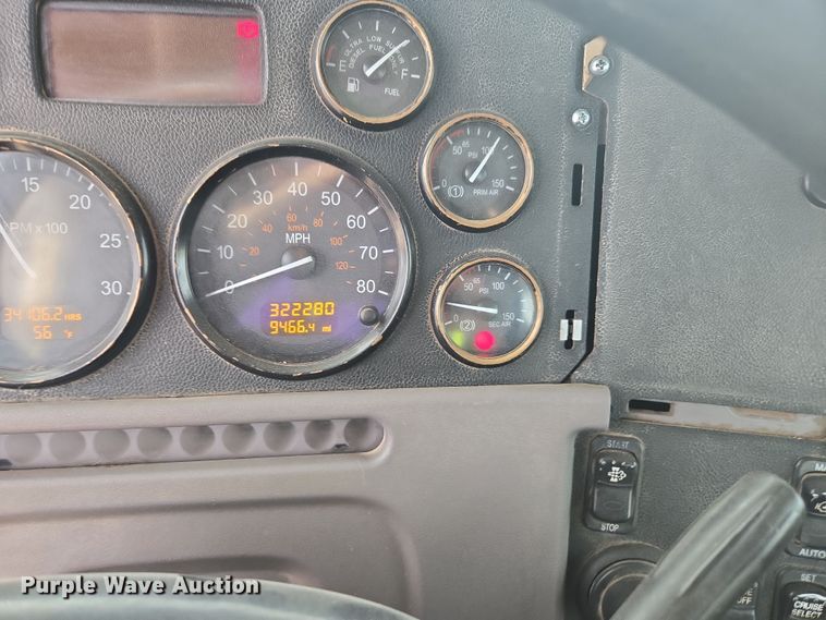 image for item DW1840 2011 Peterbilt 365 ready mix truck