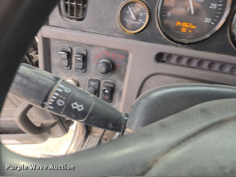 image for item DW1840 2011 Peterbilt 365 ready mix truck