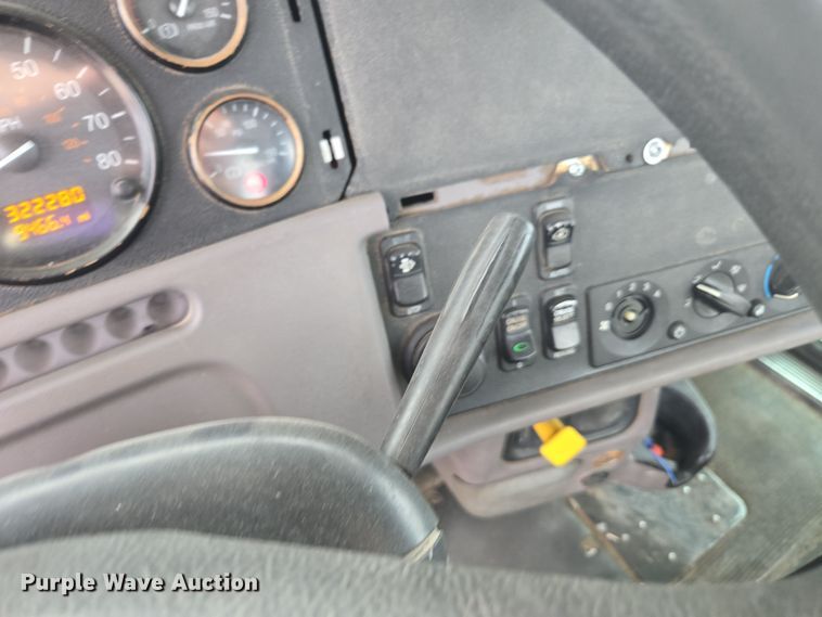 image for item DW1840 2011 Peterbilt 365 ready mix truck