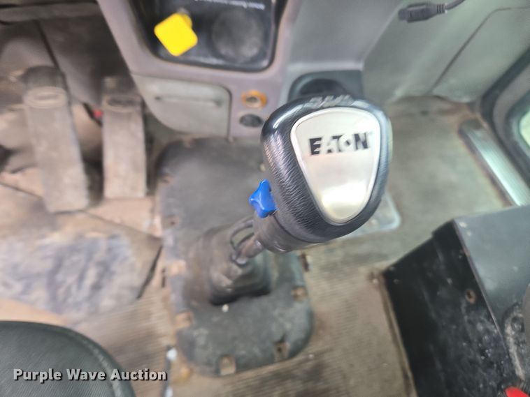 image for item DW1840 2011 Peterbilt 365 ready mix truck