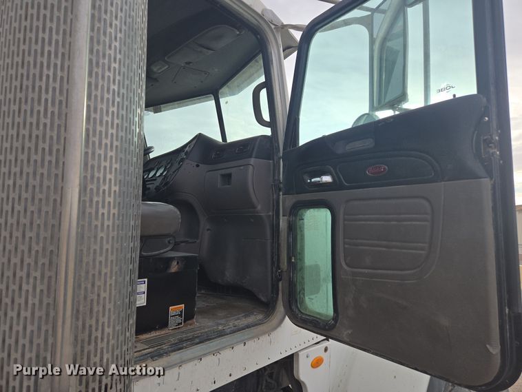 image for item DW1840 2011 Peterbilt 365 ready mix truck