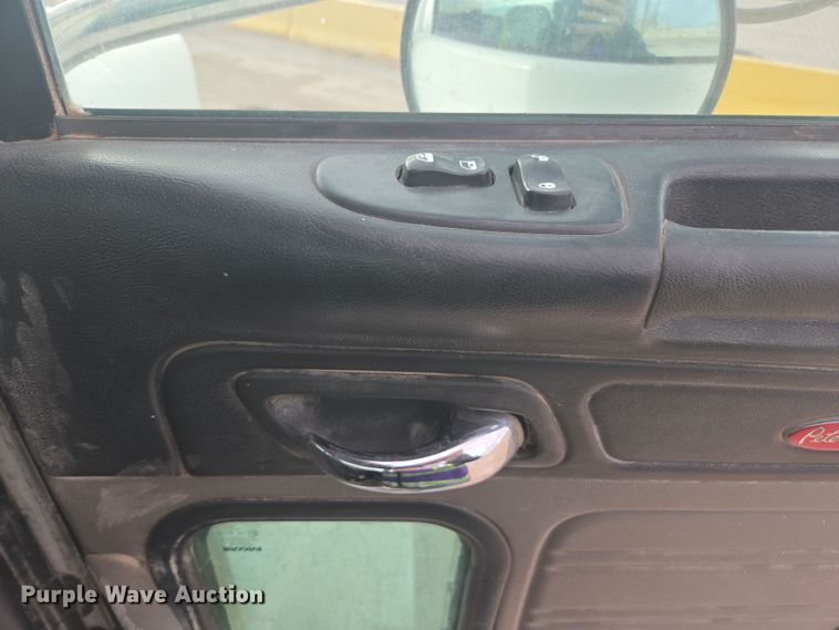 image for item DW1840 2011 Peterbilt 365 ready mix truck