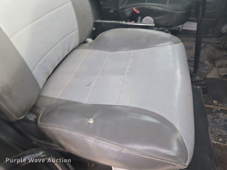 image for item DW1840 2011 Peterbilt 365 ready mix truck