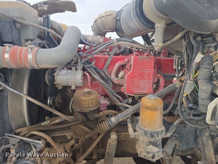 image for item DW1840 2011 Peterbilt 365 ready mix truck