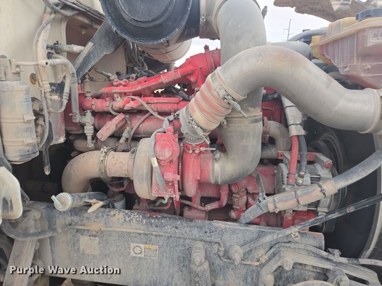 image for item DW1840 2011 Peterbilt 365 ready mix truck