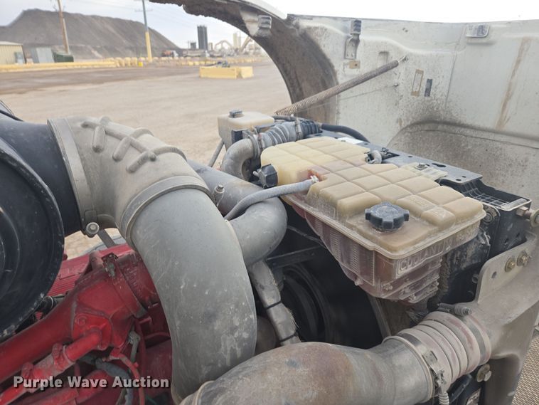 image for item DW1840 2011 Peterbilt 365 ready mix truck