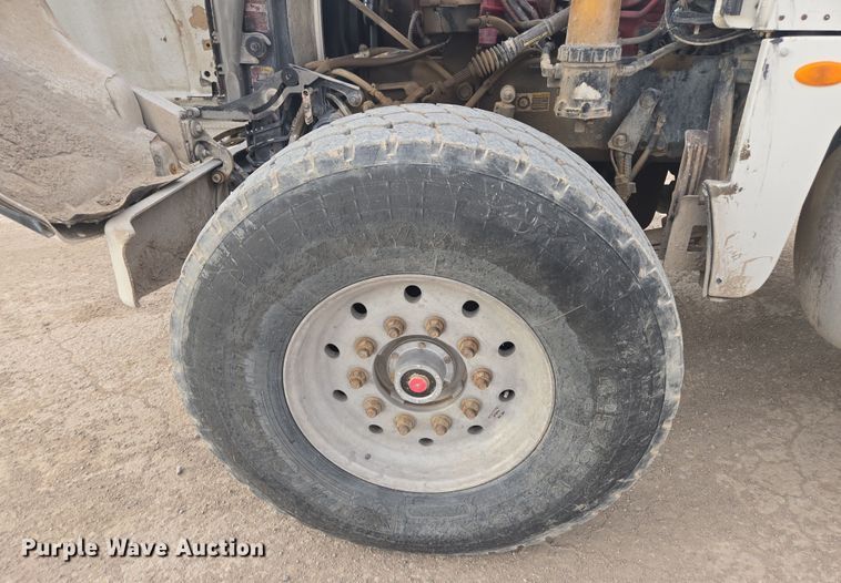 image for item DW1840 2011 Peterbilt 365 ready mix truck