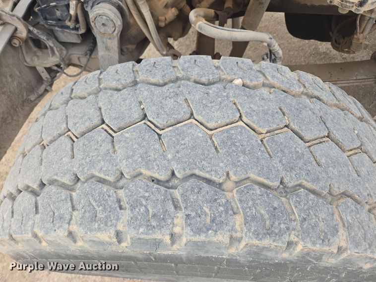 image for item DW1840 2011 Peterbilt 365 ready mix truck