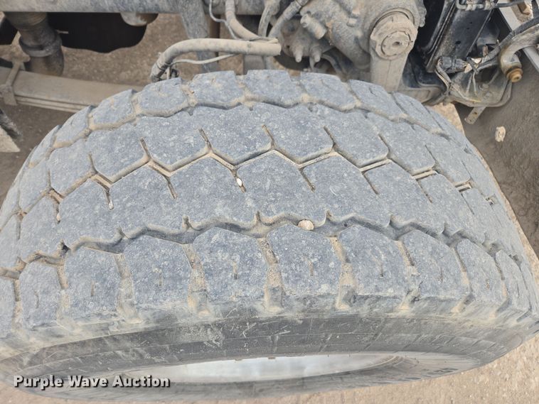 image for item DW1840 2011 Peterbilt 365 ready mix truck