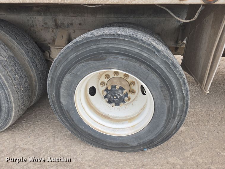 image for item DW1840 2011 Peterbilt 365 ready mix truck