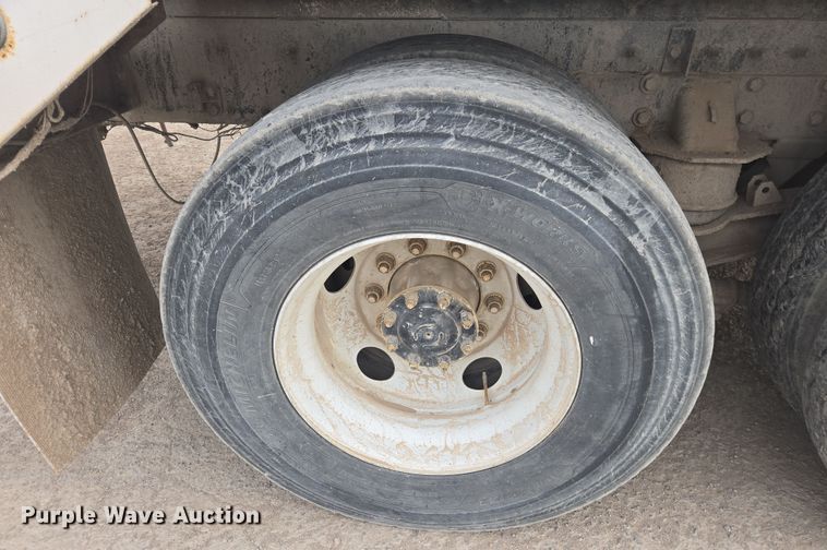 image for item DW1840 2011 Peterbilt 365 ready mix truck