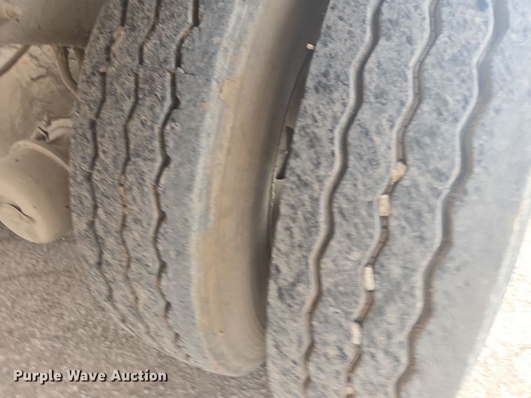 image for item DW1840 2011 Peterbilt 365 ready mix truck