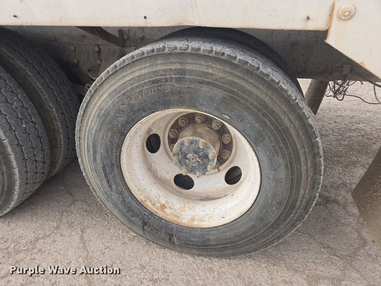 image for item DW1840 2011 Peterbilt 365 ready mix truck