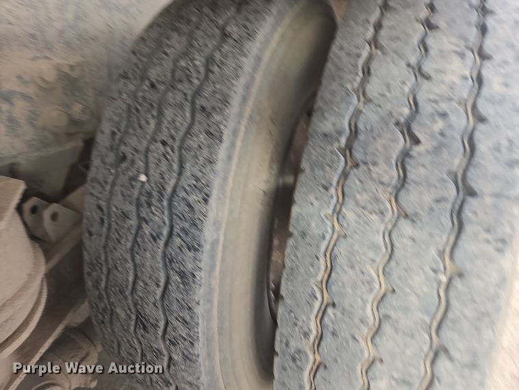 image for item DW1840 2011 Peterbilt 365 ready mix truck