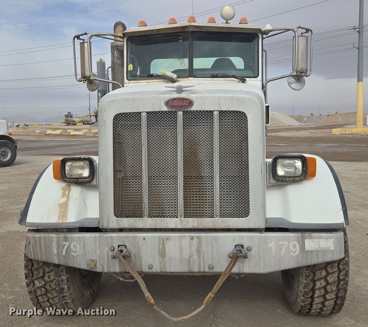 image for item DW1847 2011 Peterbilt 365 ready mix truck