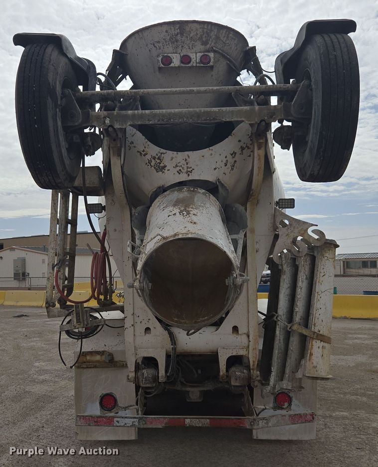 image for item DW1847 2011 Peterbilt 365 ready mix truck