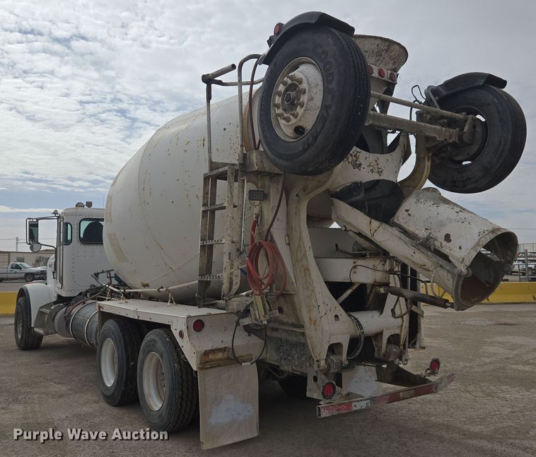 image for item DW1847 2011 Peterbilt 365 ready mix truck