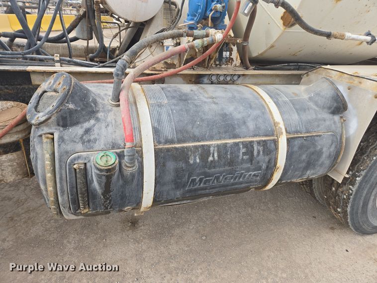 image for item DW1847 2011 Peterbilt 365 ready mix truck