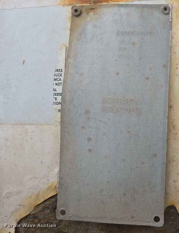 image for item DW1847 2011 Peterbilt 365 ready mix truck