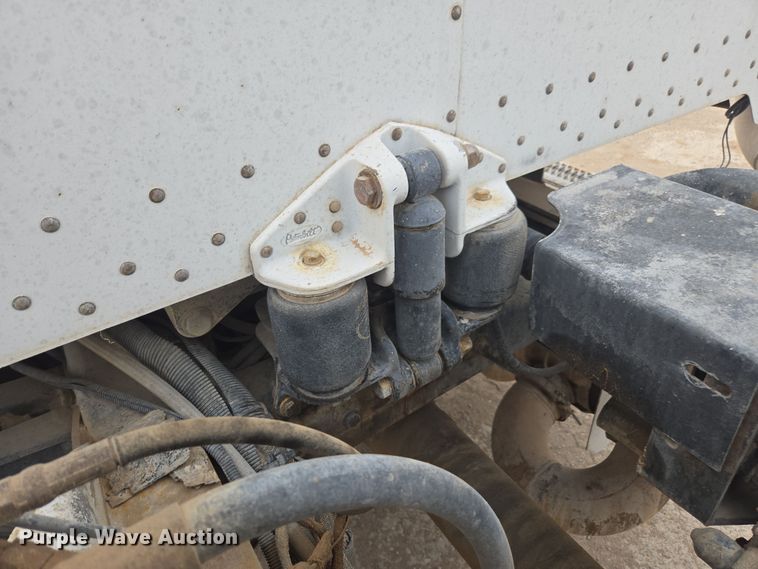 image for item DW1847 2011 Peterbilt 365 ready mix truck