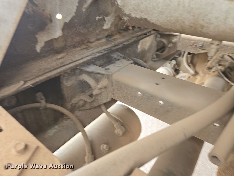 image for item DW1847 2011 Peterbilt 365 ready mix truck