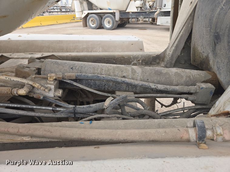 image for item DW1847 2011 Peterbilt 365 ready mix truck