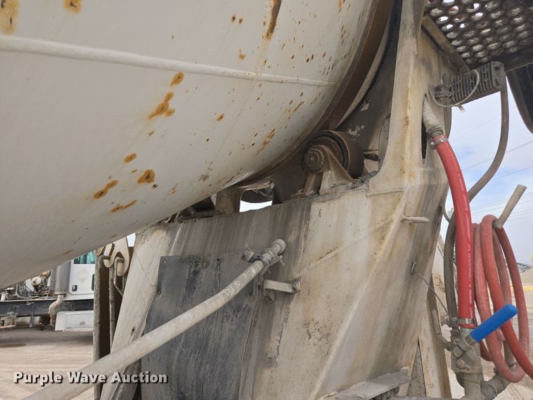 image for item DW1847 2011 Peterbilt 365 ready mix truck