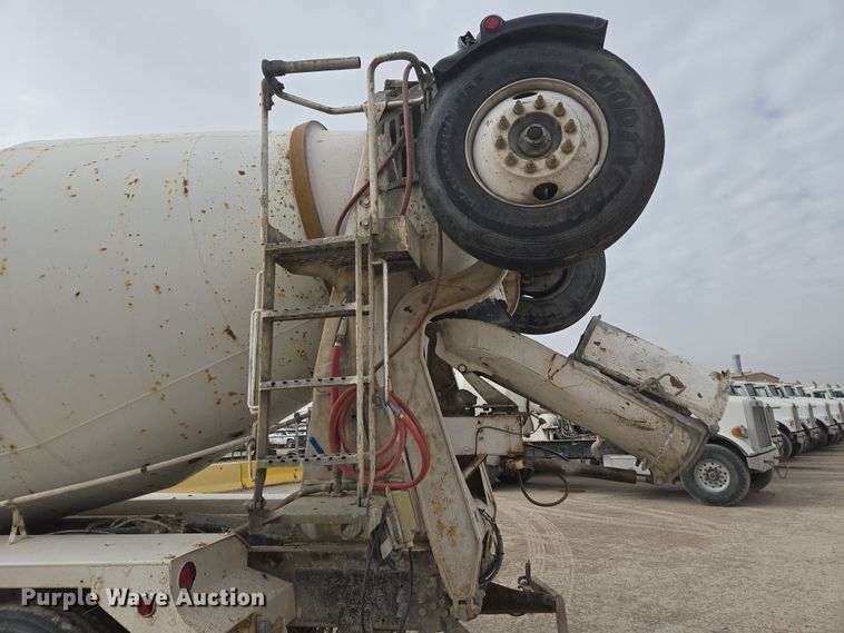image for item DW1847 2011 Peterbilt 365 ready mix truck