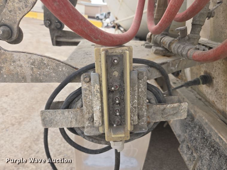 image for item DW1847 2011 Peterbilt 365 ready mix truck