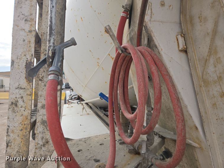 image for item DW1847 2011 Peterbilt 365 ready mix truck