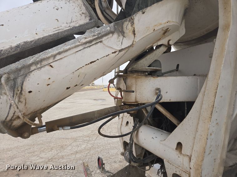 image for item DW1847 2011 Peterbilt 365 ready mix truck