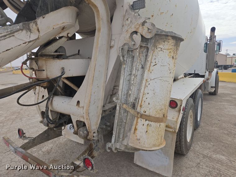 image for item DW1847 2011 Peterbilt 365 ready mix truck